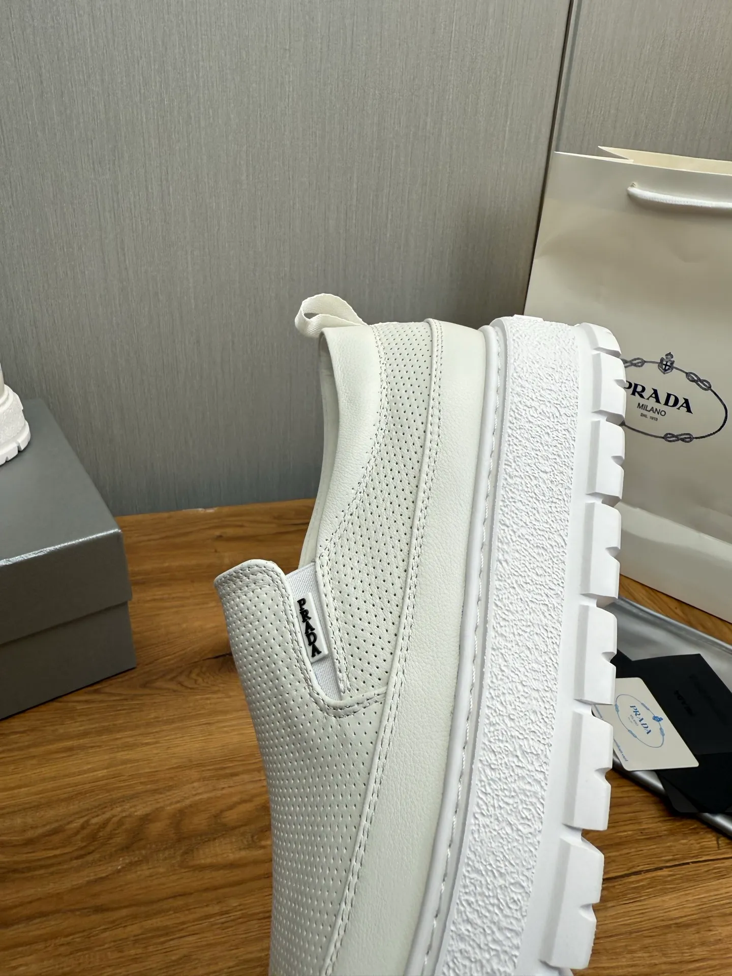 Men's shoes 💰580💰 [PRADA] Men's shoes are popular in the counter, official website is synchronized, 1 high-quality shipment ✔️Imported cowhide punching + cowhide lining, 1🆚1 replica, original sole, 38-45 (45 customized, non-refundable)